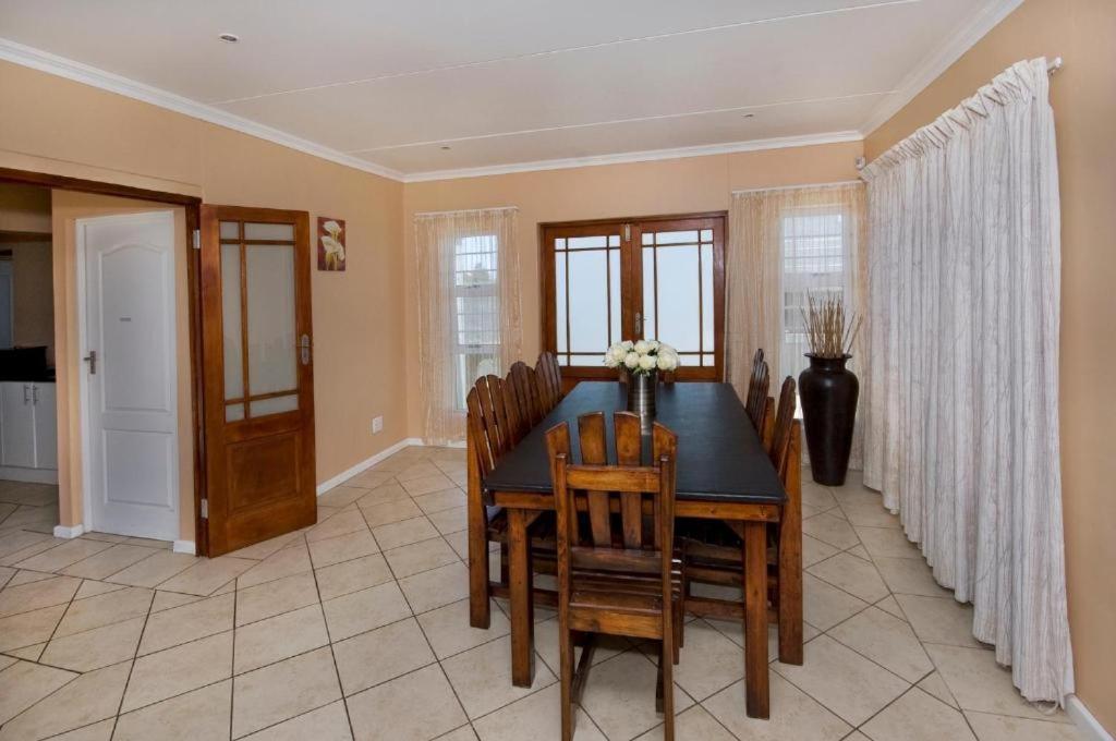 Dolphin Dance Guest house